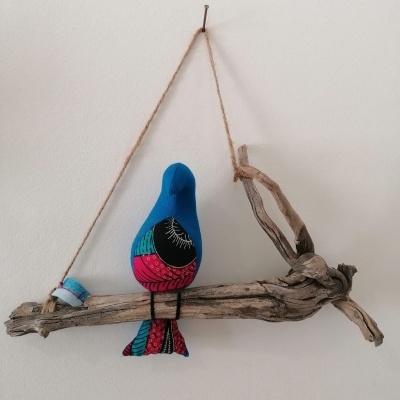 Galho com 1 pássaro