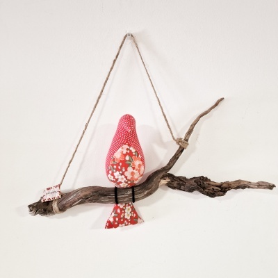 Galho com 1 pássaro