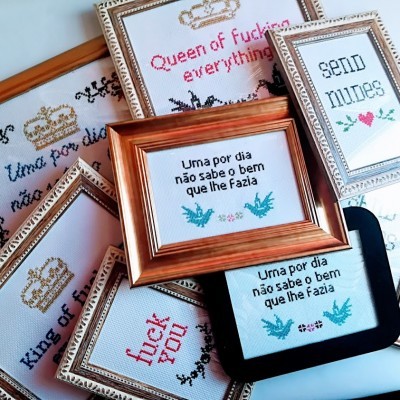 PONTO CRUZ em Molduras