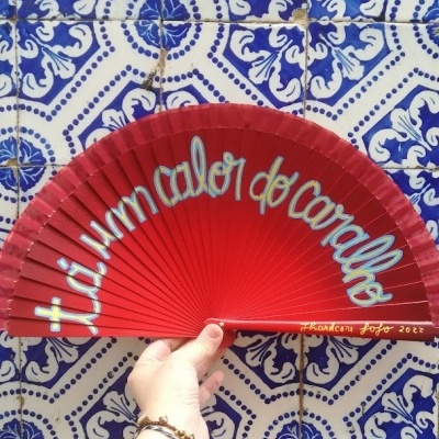 LEQUE VERMELHO DE MADEIRA saia curta  - Tá um calor do caralho !