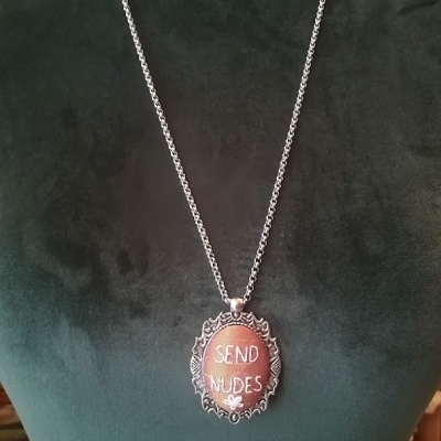 SEND NUDES-  pendente