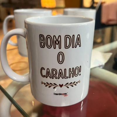 Caneca BOM DIA O CARALHO!