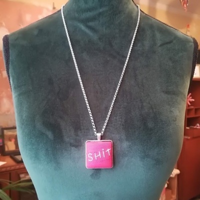 Shit - pendente quadrado