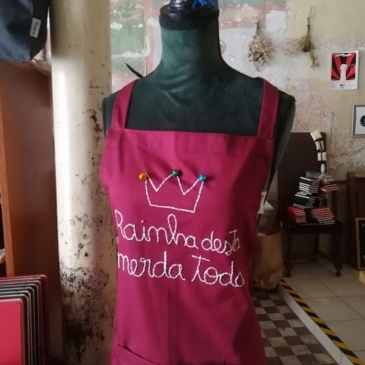 AVENTAIS BORDADOS À MÂO