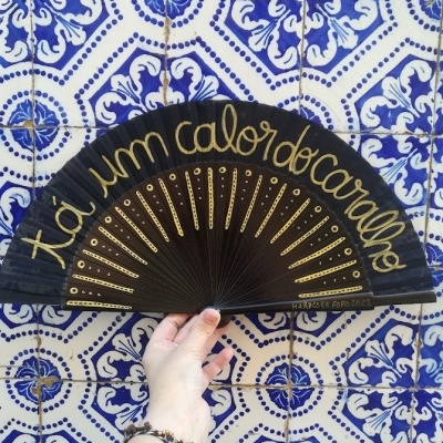 LEQUE PRETO DE MADEIRA  - Tá um calor do caralho !