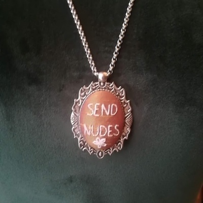 SEND NUDES-  pendente