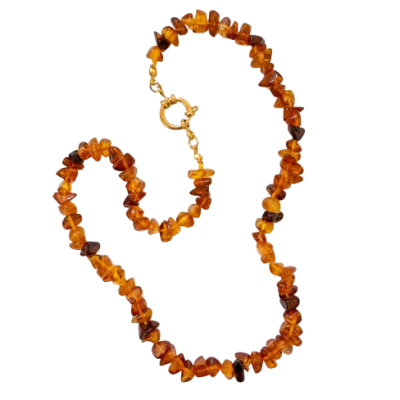 Colar de âmbar com fecho dourado