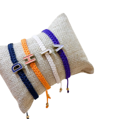 Pulseira Letra Macramé