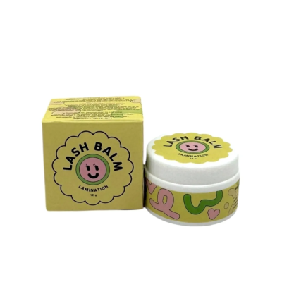 Creme para pestanas Lash Balm com embalagem amarela e branca, com caixa amarela ao lado