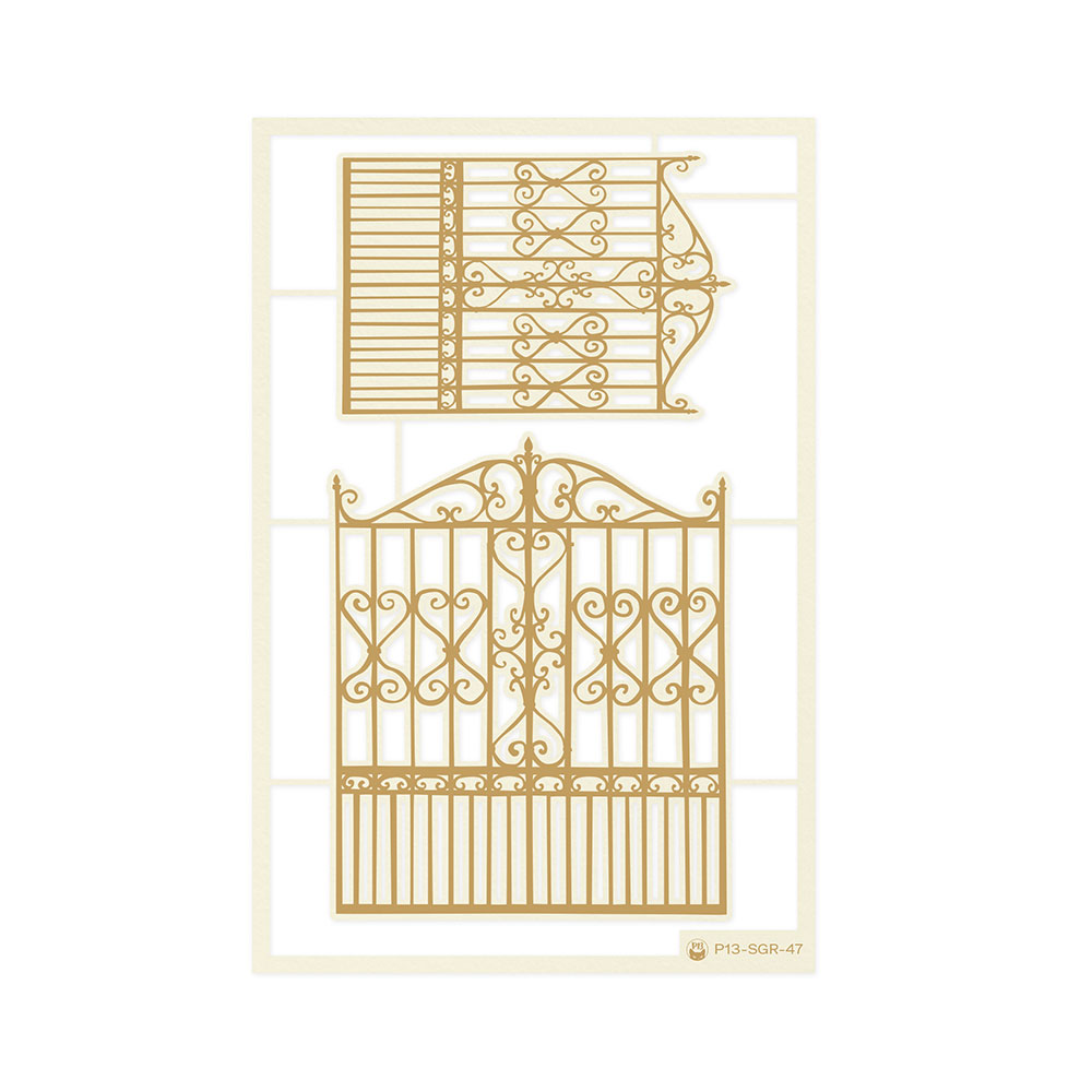 Peças decorativas de metal dourado com arabescos sobre fundo claro