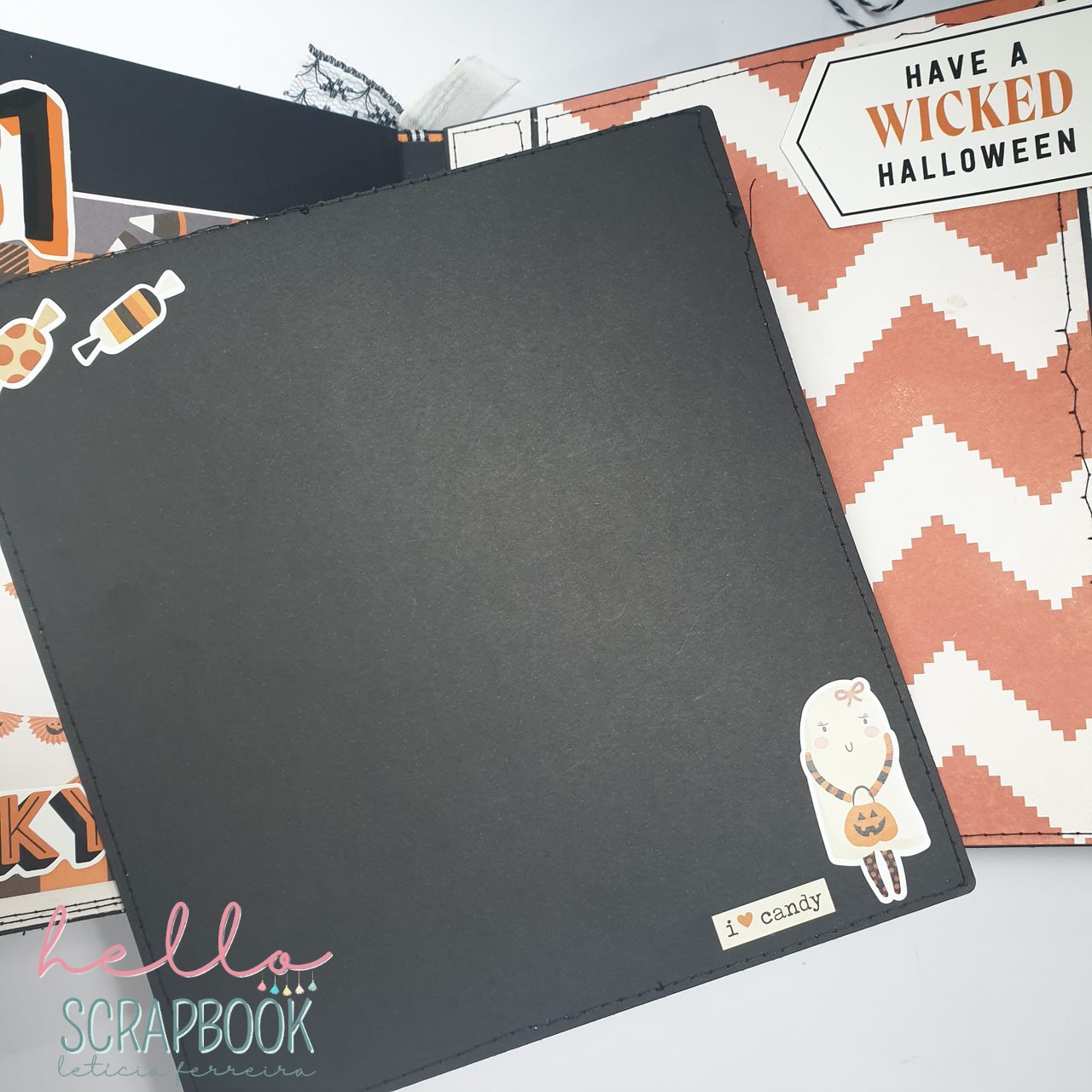 Capas de álbuns de scrapbook decoradas para Halloween