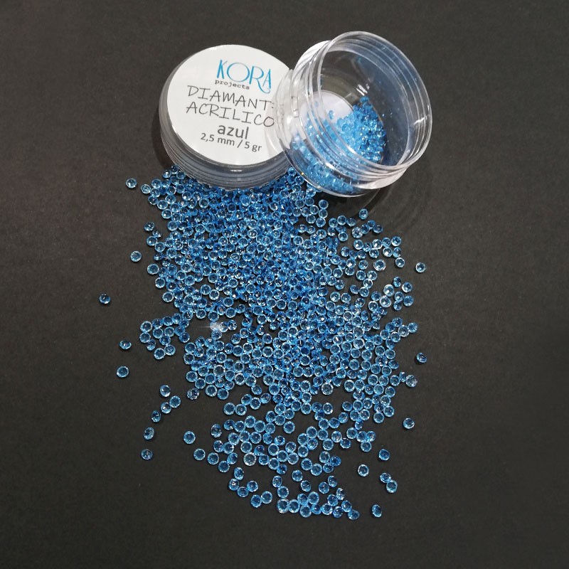 Pérolas acrílicas azuis pequenas e recipiente transparente com tampa rotulada