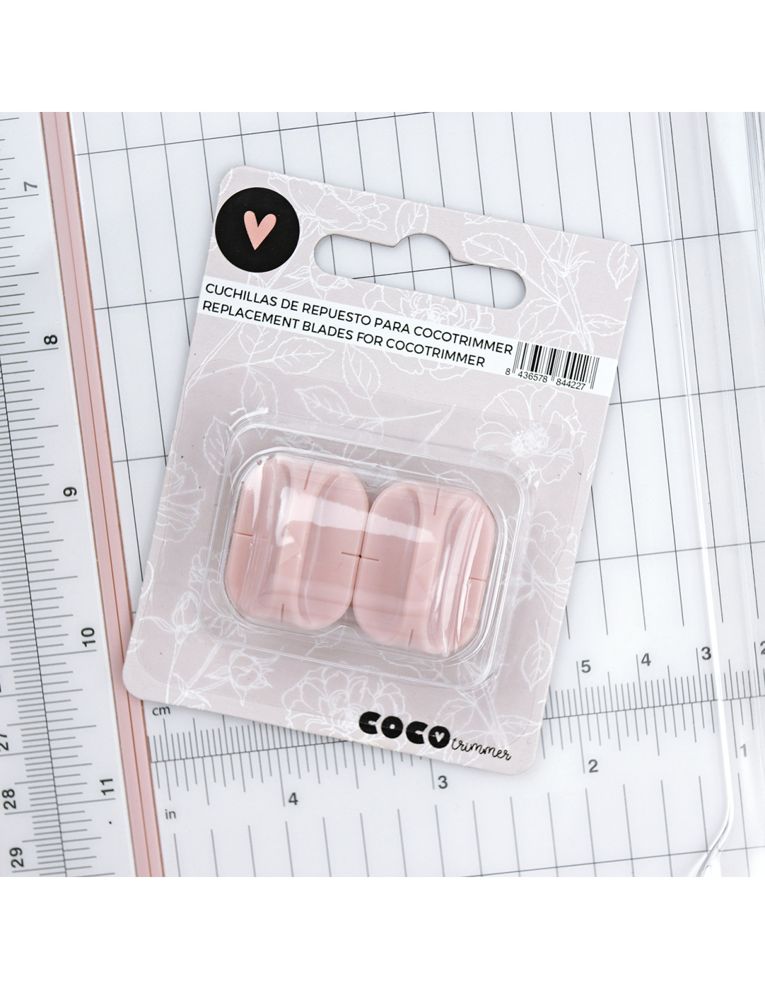 Lâminas de substituição para cortador COCO em embalagem transparente sobre superfície quadriculada