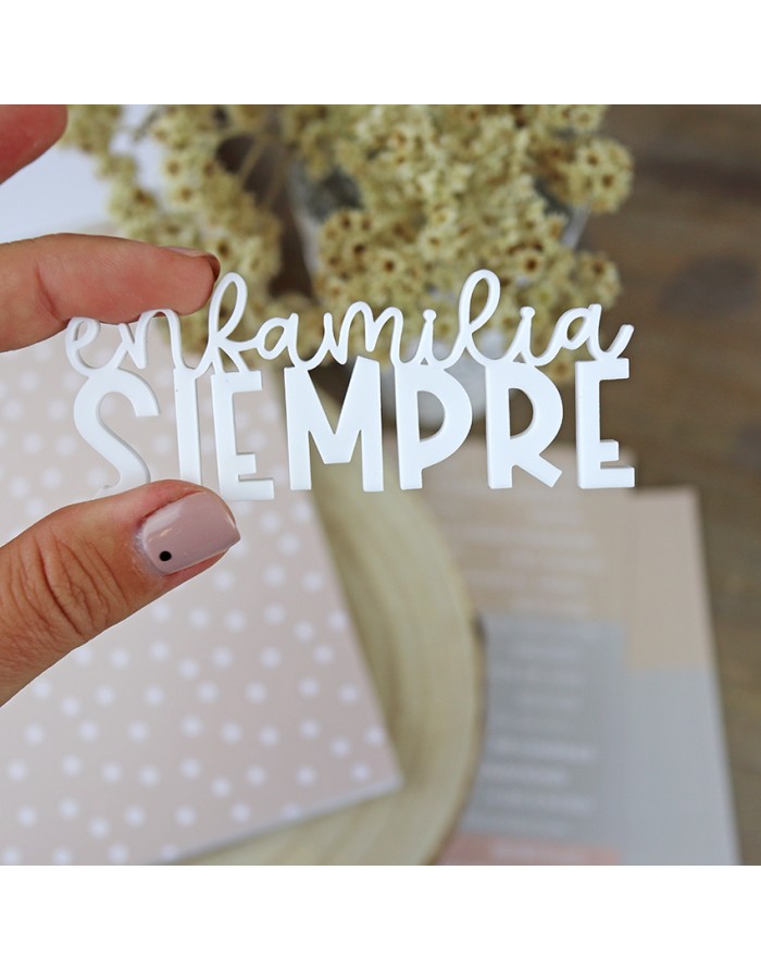 Produto decorativo em acrílico branco com palavra 