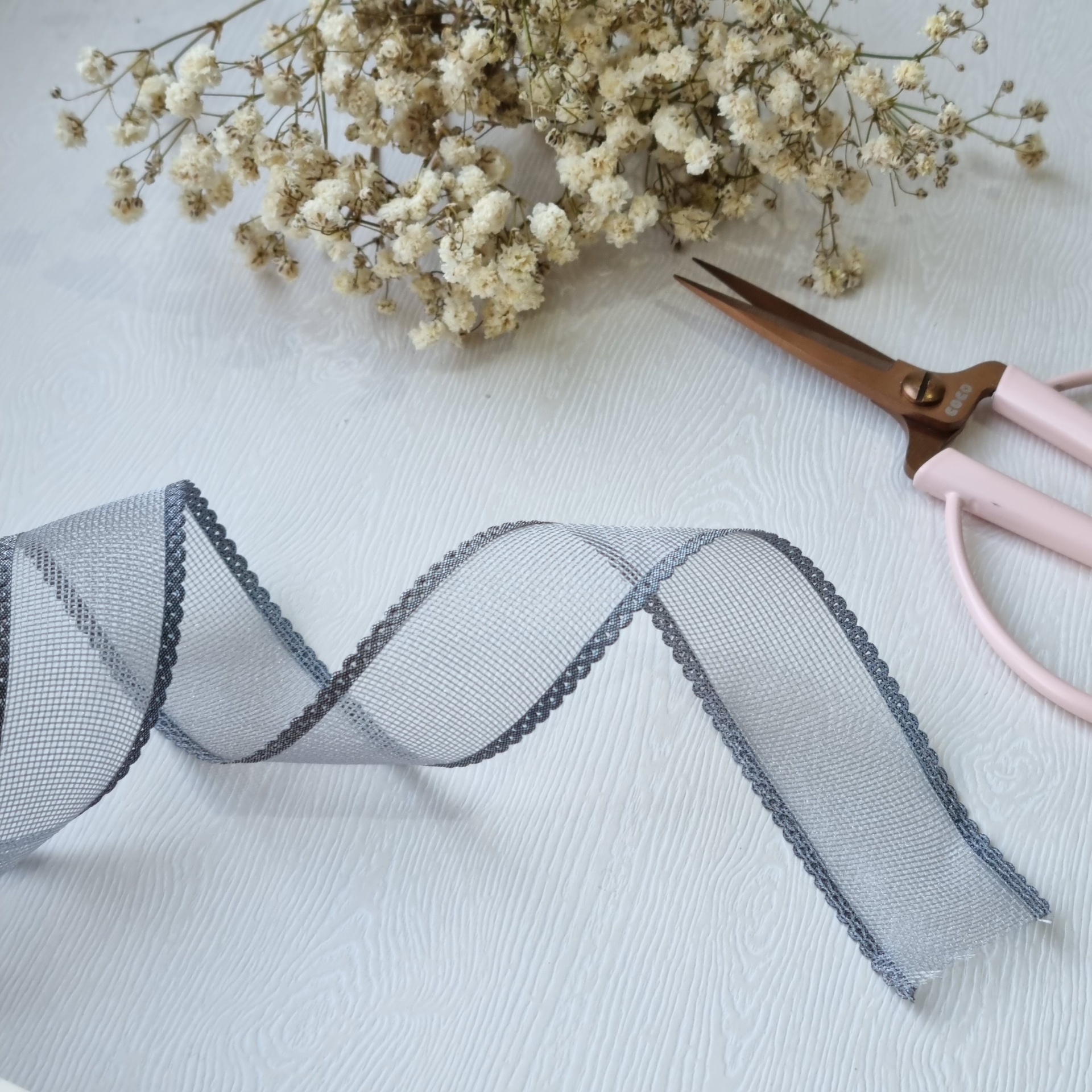 Fita 'Rede' Bordas Scalop Cinza 2,5cm × 1m