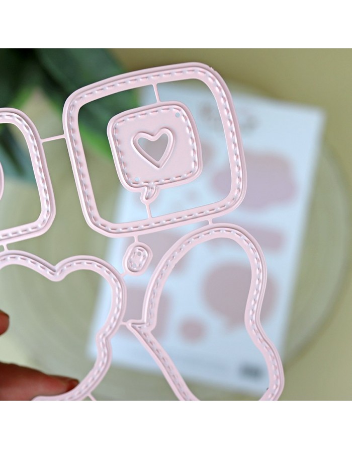 Cortante de metal rosa em forma de balão com coração e bordas de costura