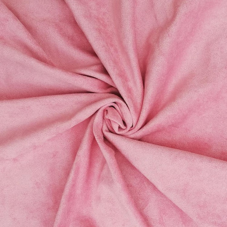 Tecido rosa claro aveludado com textura enrugada em espiral