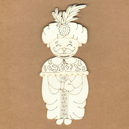 Figura decorativa em madeira clara de homem com turbante e capa