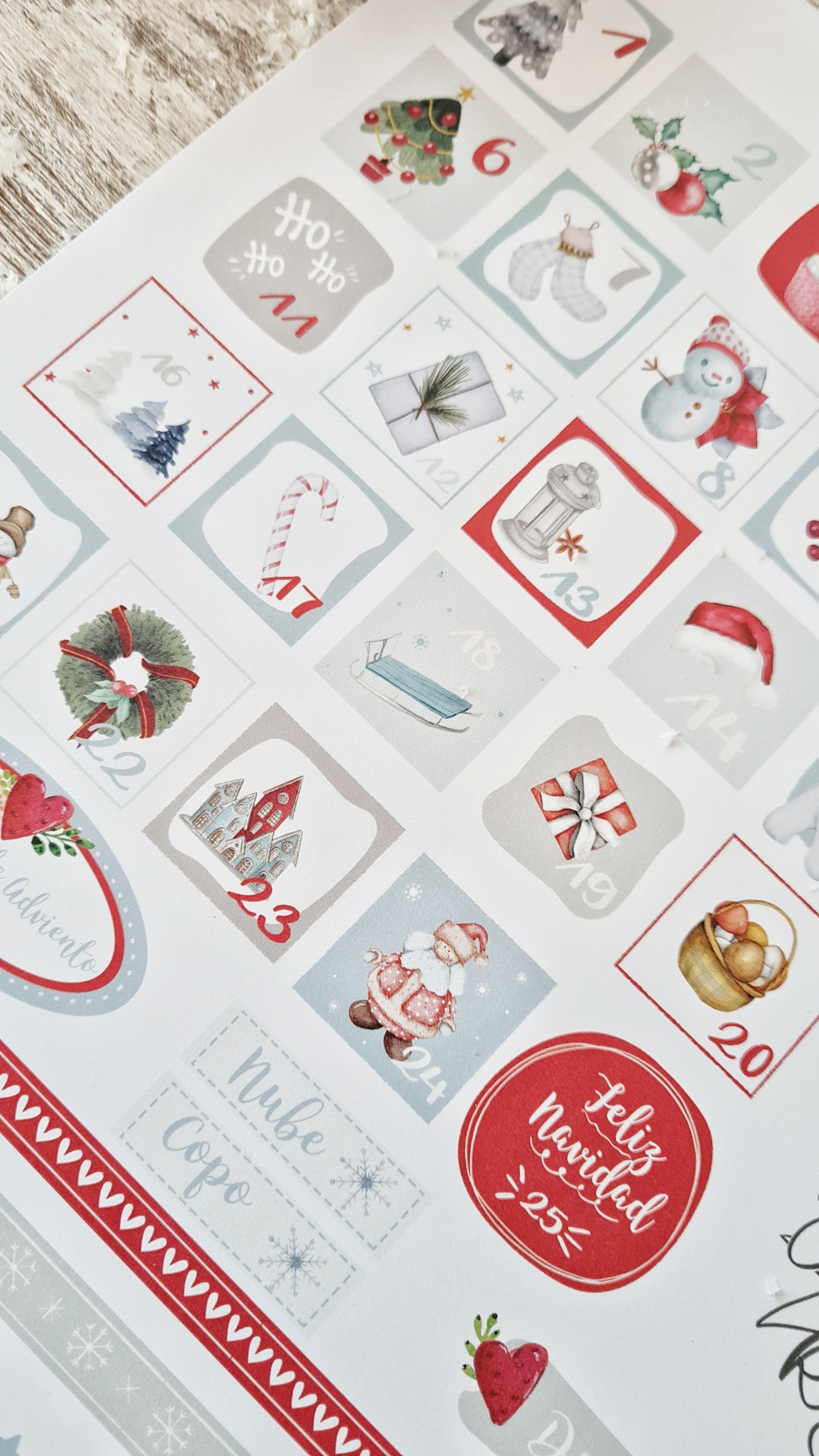 Folha com ilustrações de calendário do advento com temas de Natal