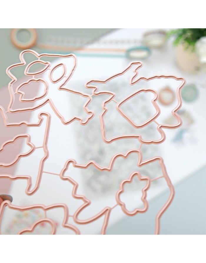 Conjunto de cortadores de bolachas em metal cor de cobre com vários formatos