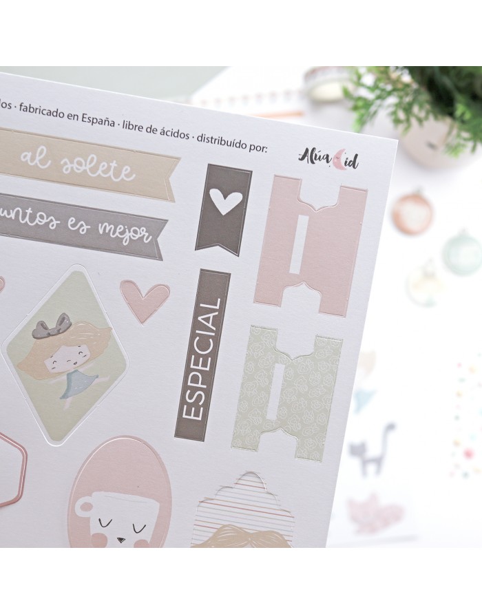 Folha de autocolantes decorativos com texto e imagens em tons pastéis.