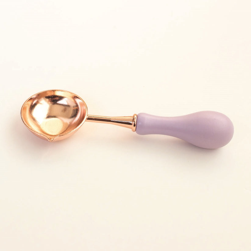 Colher metálica com cabo ergonómico roxo e colher dourada