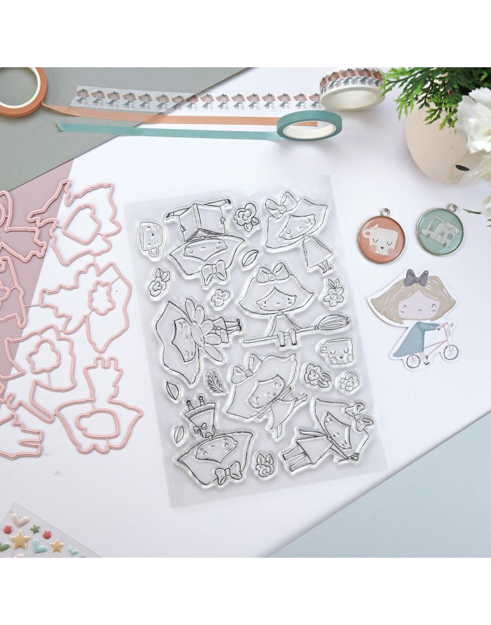 Carimbos de silicone com desenhos de raposas e flores, moldes de recorte, fita decorativa e medalhões com imagens de raposas em superfície branca