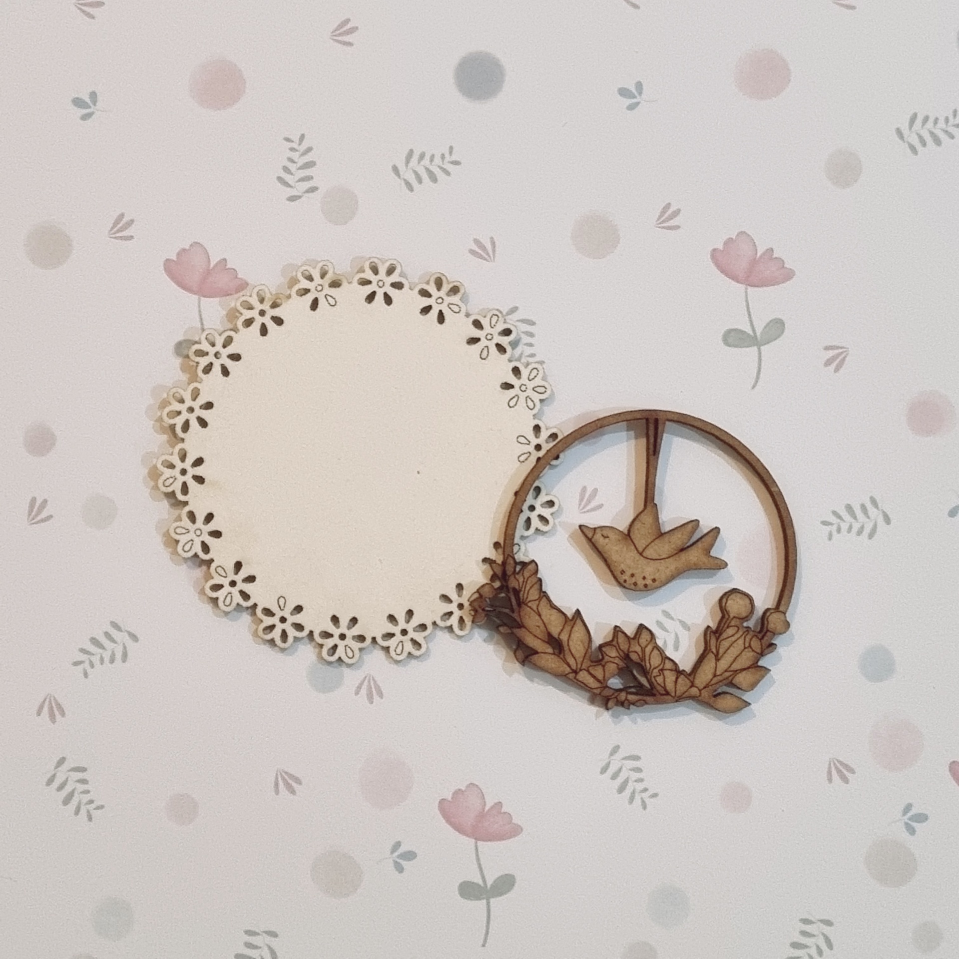 Chipboard Tag redonda Lace e Pomba Mandarina & Lima