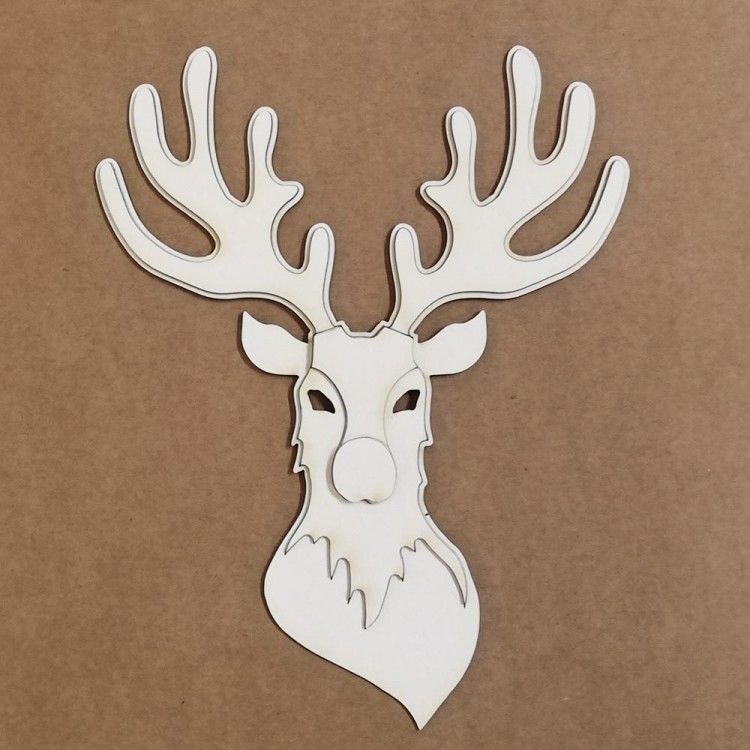 Cabeça decorativa de veado em madeira clara com contornos escuros