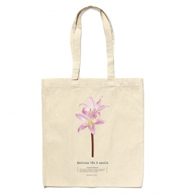 Meninas vão à escola