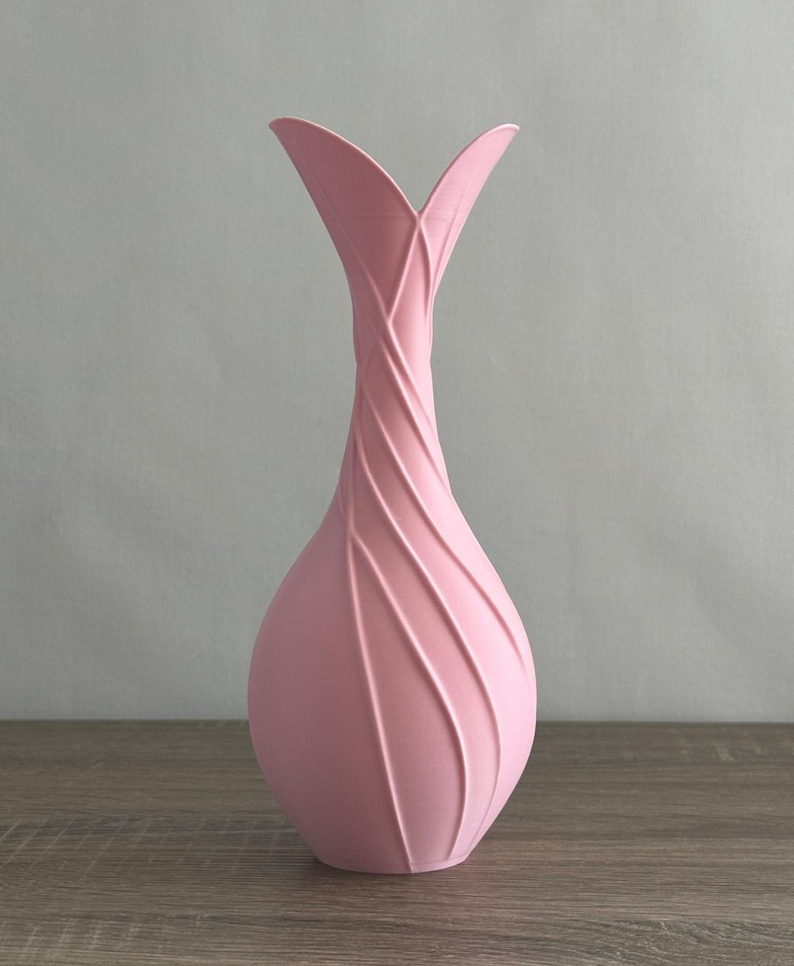 Vaso decorativo rosa com textura em espiral