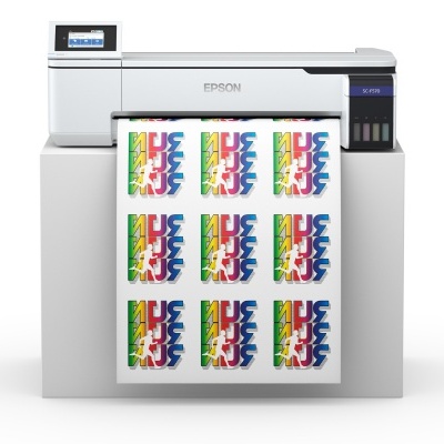 Impressora Epson a imprimir folha colorida com padrão de blocos e letras