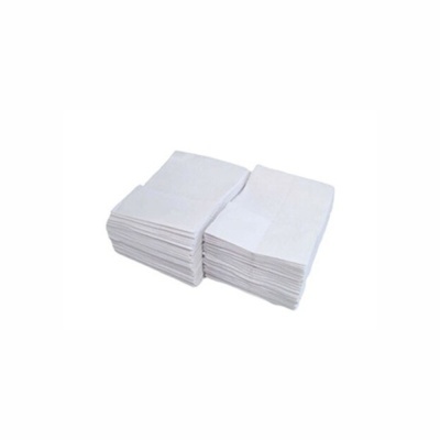 Dois conjuntos de lenços de papel brancos empilhados