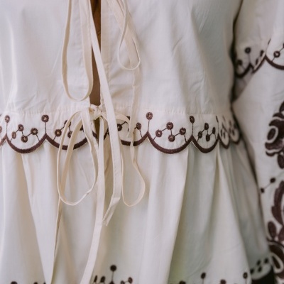 Blusa bordada