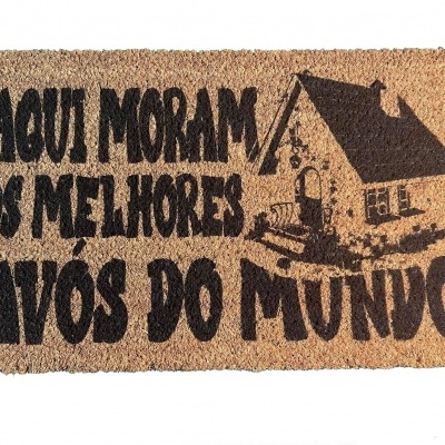https://www.hmcustomprinting.pt/product/tapete-em-fibras-de-coco-33-x-55-cm-aqui-moram-os-melhores-avos-do-mundo