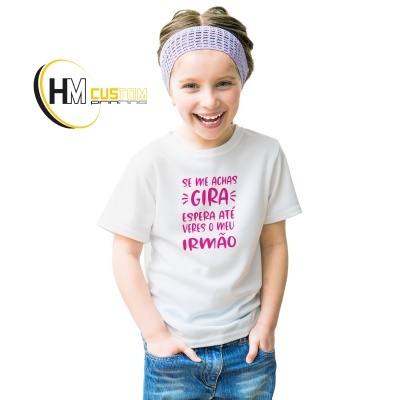 T-Shirt " Se me achas giro/a espera até veres o meu irmão "