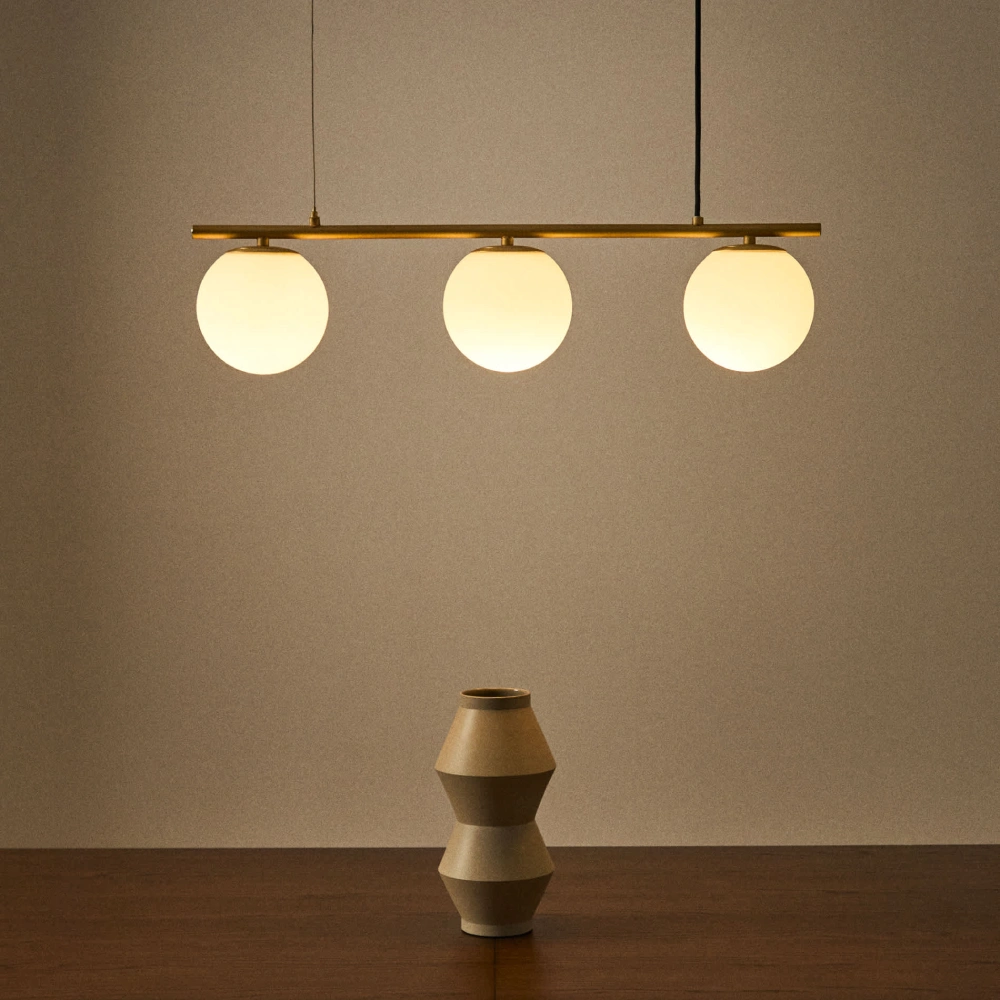 Candeeiro de teto em vidro fosco e metal dourado Brisa 73x120 Candeeiro de teto em vidro fosco e metal dourado Brisa 73x120