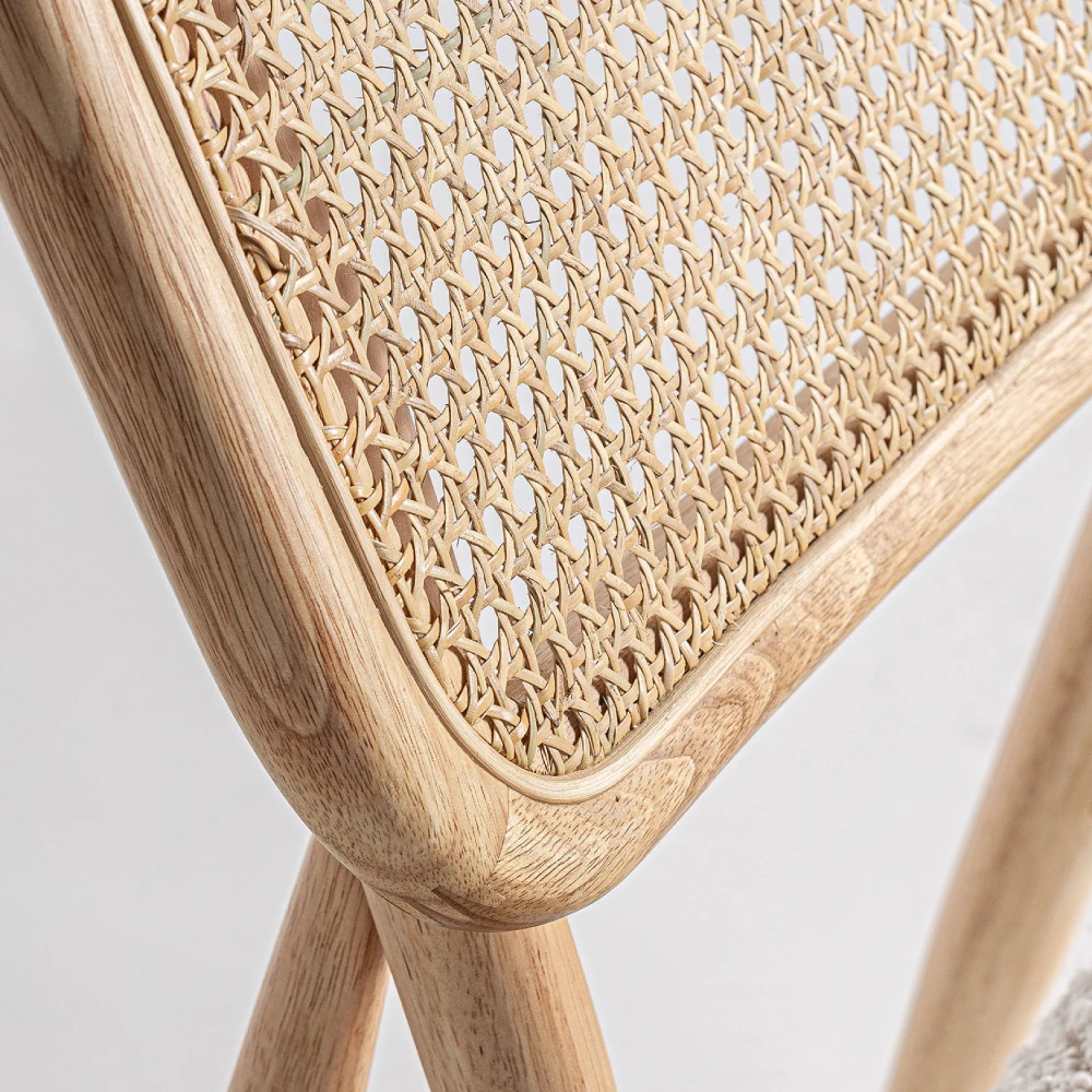 Cadeirão em seringueira e rattan com assento estofado Glassue Cadeirão em seringueira e rattan com assento estofado Glassue