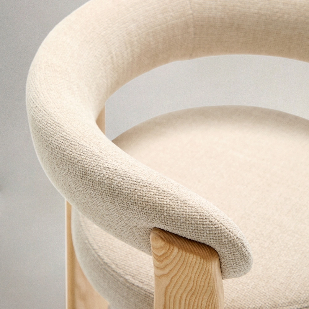 Cadeira com braços madeira freixo estofada Grani Cadeira com braços madeira freixo estofada Grani