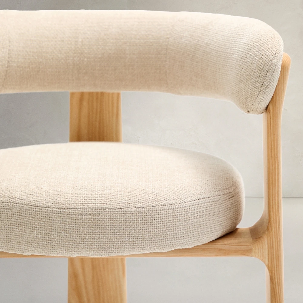 Cadeira com braços madeira freixo estofada Grani Cadeira com braços madeira freixo estofada Grani