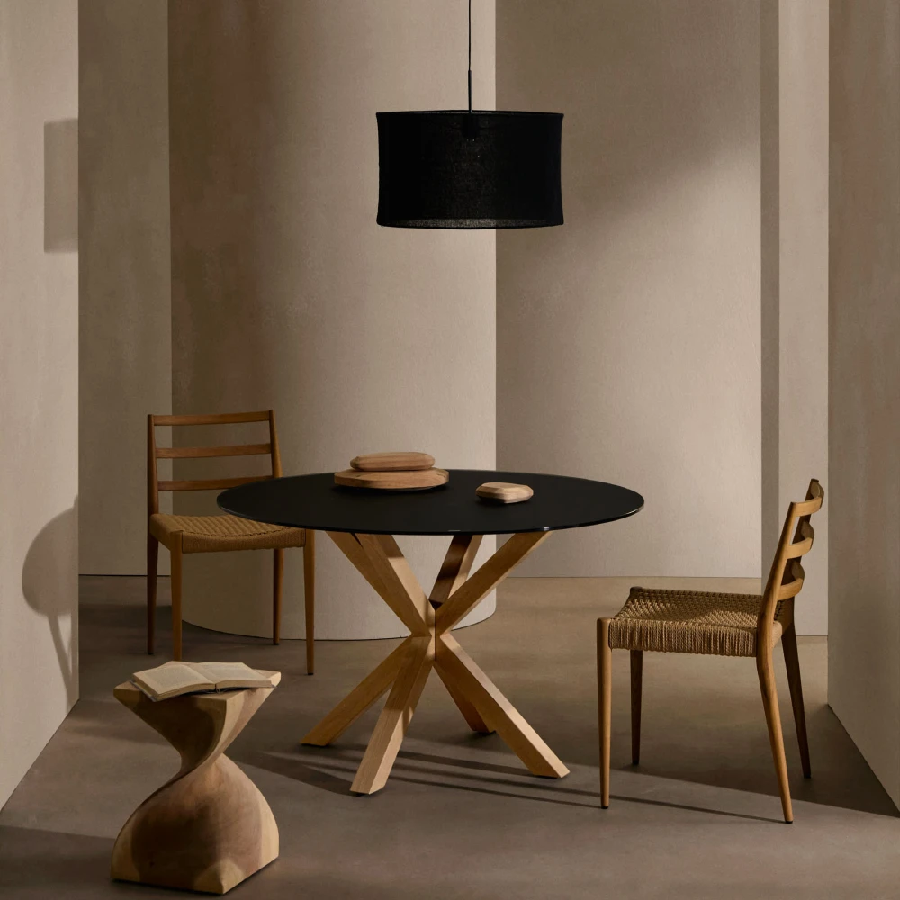 Cadeira em carvalho com assento em corda Anilla Cadeira em carvalho com assento em corda Anilla