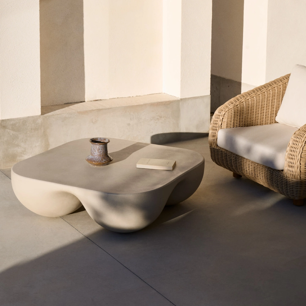 Mesa de centro em polystone bege Colbani 100x100 Mesa de centro em polystone bege Colbani 100x100