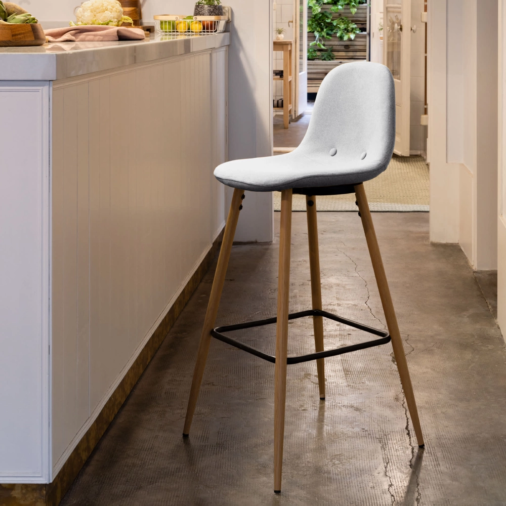 Cadeira alta estofada cinza Nolita 65cm Banco alto cinza claro com pernas de madeira