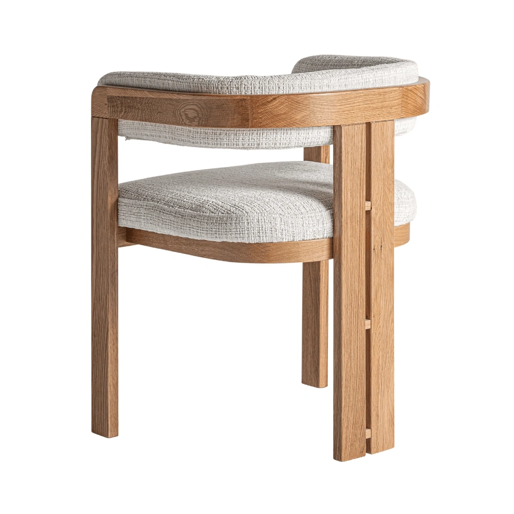 Cadeira estofada bege com braços em carvalho Sedzere Cadeira de madeira clara com assento e encosto cinza claro acolchoados