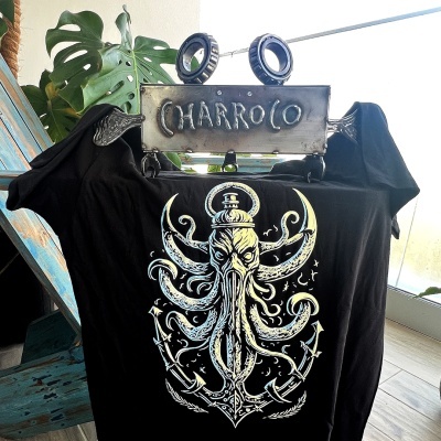 T-Shirt Nº 1" The Big Hand"- Edição Exclusiva, Assinada e Solidária