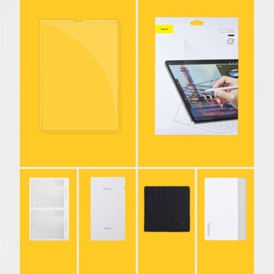 Suporte transparente para tablet com embalagem e acessórios sobre fundo amarelo