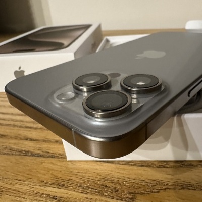 Apple iPhone 15 Pro Max - Titânio natural (de Ocasião)