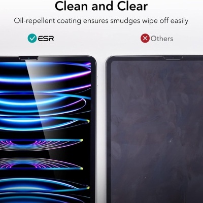 Comparação de dois ecrãs de dispositivos, um com revestimento oleofóbico e outro sem.