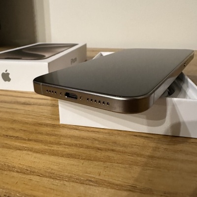 Apple iPhone 15 Pro Max - Titânio natural (de Ocasião)