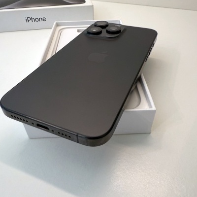 Apple iPhone 15 Pro Max - Titânio preto (de Ocasião)